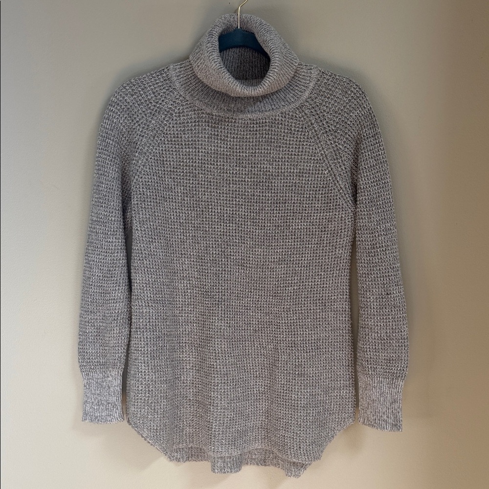 QUINN‎ Turtleneck Sweater Women’s Small Gray Waffle Knit •Cozy Winter Essential